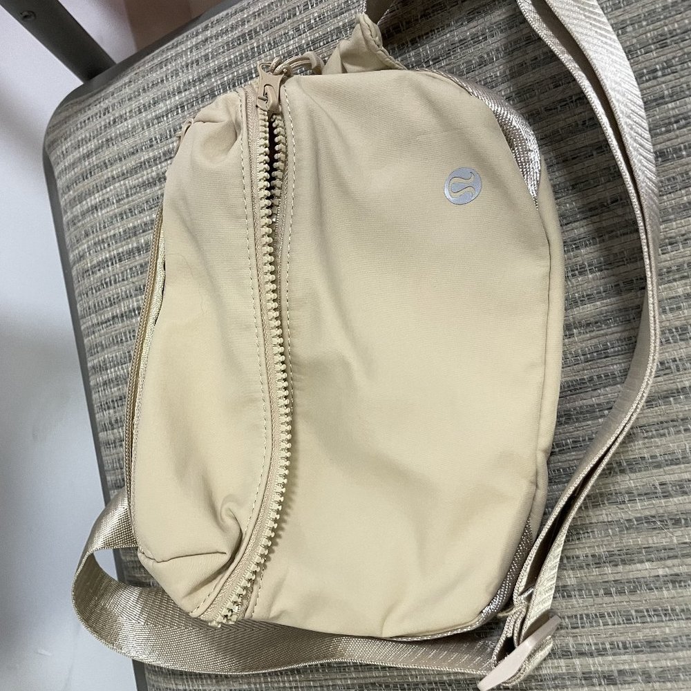 NWT Lululemon Everywhere Belt Bag *Fleece